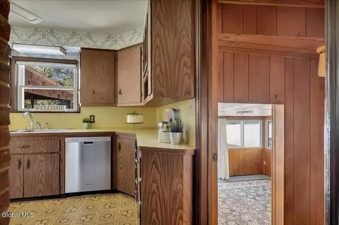 Entry Way - 356 E Campbell Rd, Schenectady, NY 12303 photo 3 of 4
