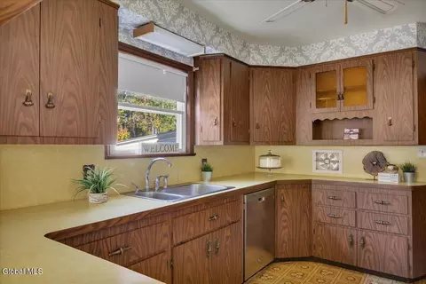 Kitchen - 356 E Campbell Rd, Schenectady, NY 12303 photo 3 of 5