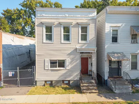 627 3rd St, Albany, NY 12206