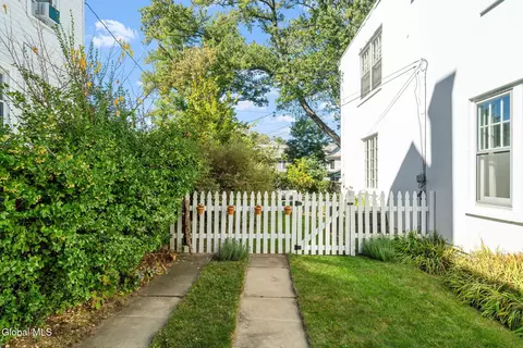 Exterior - 1055 Ardsley Rd, Schenectady, NY 12308 photo 7 of 15
