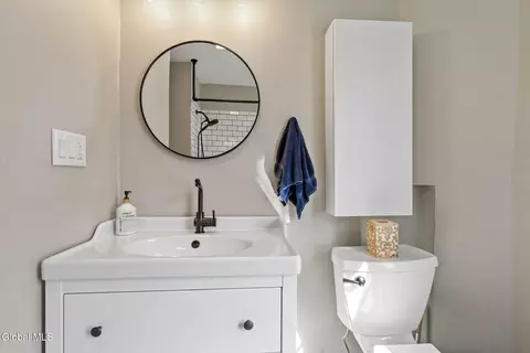 Bath - 1055 Ardsley Rd, Schenectady, NY 12308 photo 2 of 5