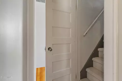 Entry Way - 1055 Ardsley Rd, Schenectady, NY 12308 photo 5 of 6