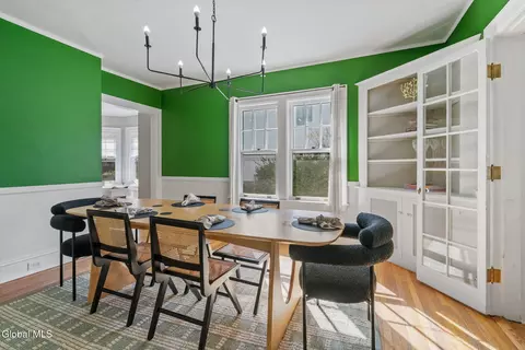 Dining - 1055 Ardsley Rd, Schenectady, NY 12308 photo 4 of 5