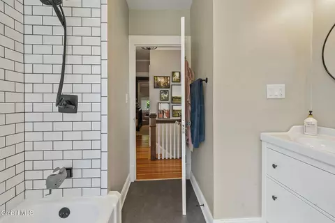 Bath - 1055 Ardsley Rd, Schenectady, NY 12308 photo 4 of 5
