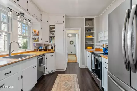 Kitchen - 1055 Ardsley Rd, Schenectady, NY 12308 photo 7 of 7