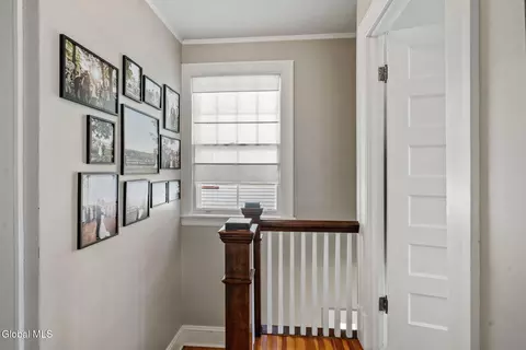 Entry Way - 1055 Ardsley Rd, Schenectady, NY 12308 photo 4 of 6