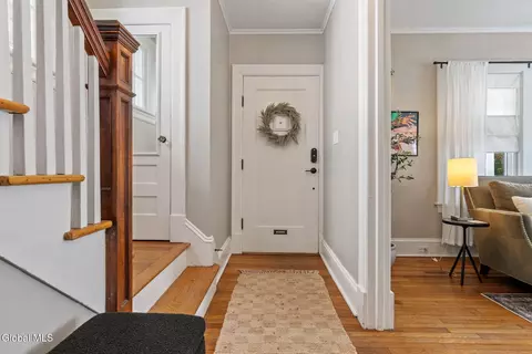 Entry Way - 1055 Ardsley Rd, Schenectady, NY 12308 photo 2 of 6