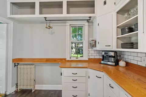 Kitchen - 1055 Ardsley Rd, Schenectady, NY 12308 photo 4 of 7