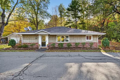9 Furry Rd, Wynantskill, NY 12198