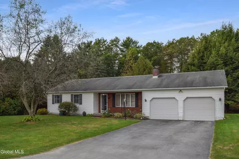 41 Hidden Hills Dr, Queensbury, NY 12804