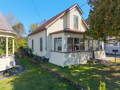 Exterior - 435 Anthony St, Schenectady, NY 12308 photo 2 of 9