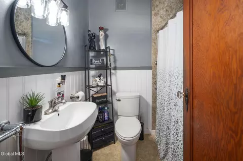 Bath - 435 Anthony St, Schenectady, NY 12308 photo 1 of 2