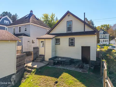 Exterior - 435 Anthony St, Schenectady, NY 12308 photo 6 of 9