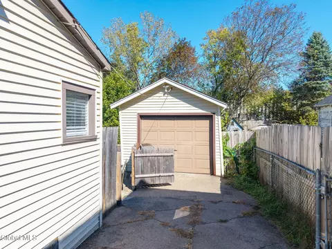 Exterior - 435 Anthony St, Schenectady, NY 12308 photo 9 of 9