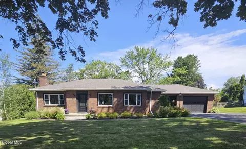 30 Lindbergh Ave, Amsterdam, NY 12010