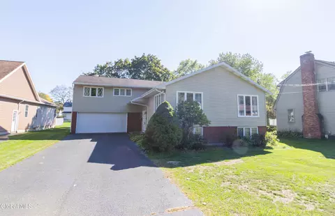 8 Sawyer Pl, Albany, NY 12208