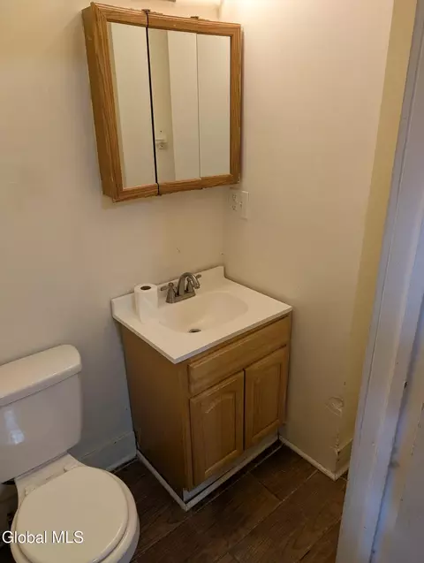 Bath - 413 Summit Ave, Schenectady, NY 12307 photo 1 of 1