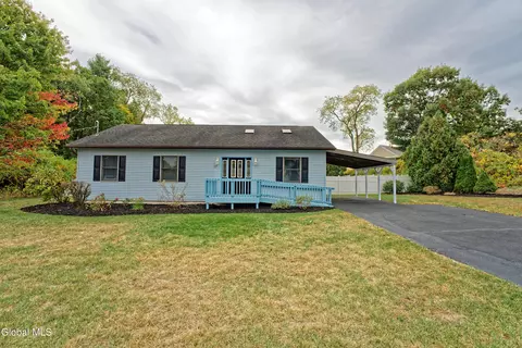 17 Columbia Ave, Queensbury, NY 12804
