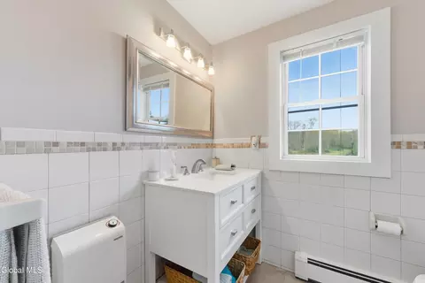Bath - 812 Mackey Rd, East Durham, NY 12423 photo 1 of 2