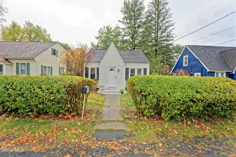 11 Victoria Ave, Troy, NY 12180