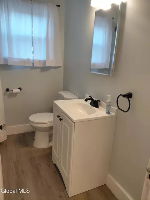 Bath - 11 Victoria Ave, Troy, NY 12180 photo 3 of 3