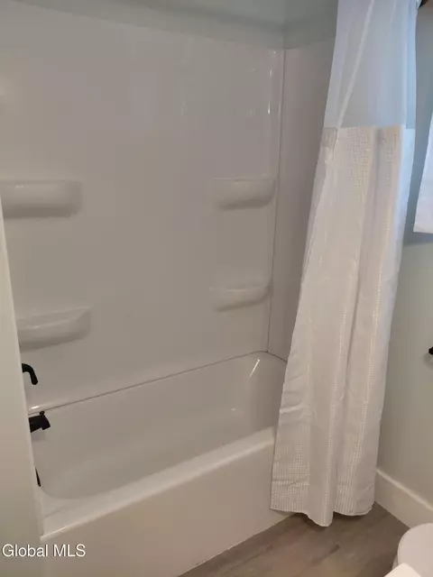 Bath - 11 Victoria Ave, Troy, NY 12180 photo 2 of 3