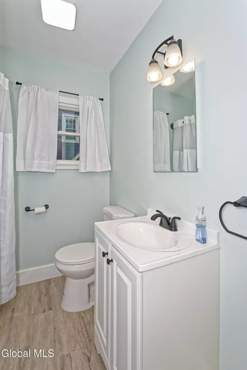 Bath - 11 Victoria Ave, Troy, NY 12180 photo 1 of 3
