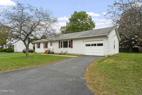 43 Russell Dr, Stillwater, NY 12170