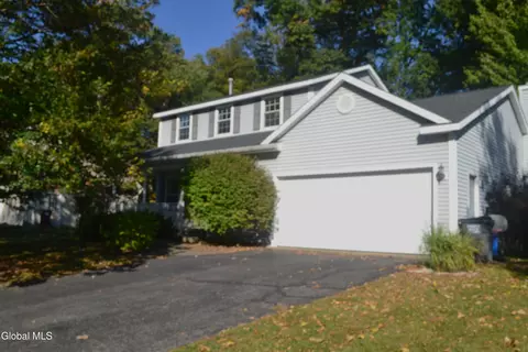 34 Archer Dr, Clifton Park, NY 12065