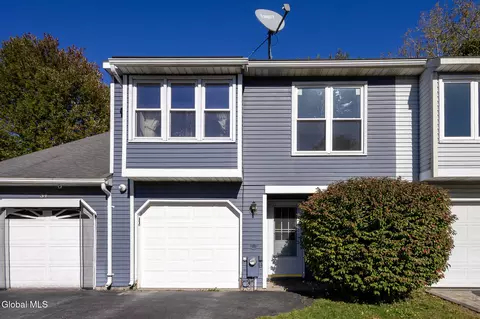 32 Carriage Rd, Clifton Park, NY 12065