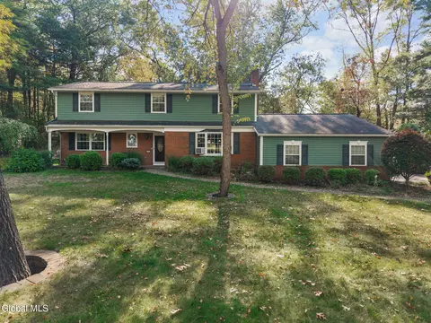 7 Garrison Ln, Ballston Lake, NY 12019