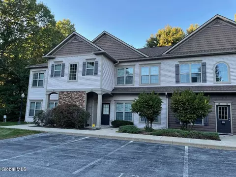 14 Lancaster Pl, Ballston Spa, NY 12020