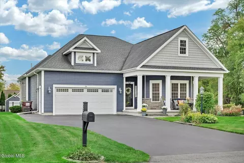 26 Fieldstone Dr, Ballston Lake, NY 12019