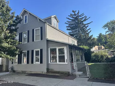 456 2nd St, Troy, NY 12180