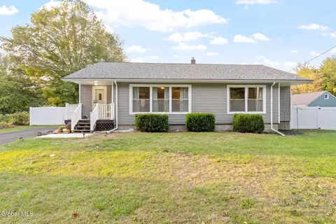 160 Clamsteam Rd, Halfmoon, NY 12065
