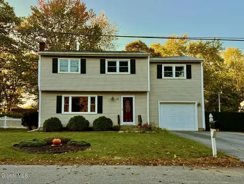 13 Frederick Dr, Saratoga Springs, NY 12866