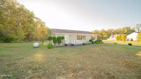 365 Bemis Rd, Gloversville, NY 12078