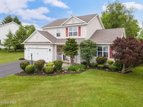 29 Francis Dr, Wynantskill, NY 12198