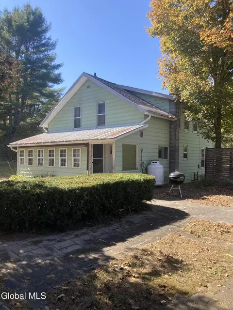 90 Dixon Rd, Chester, NY 12817