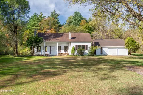 971 Turnpike Rd, Cambridge, NY 12816