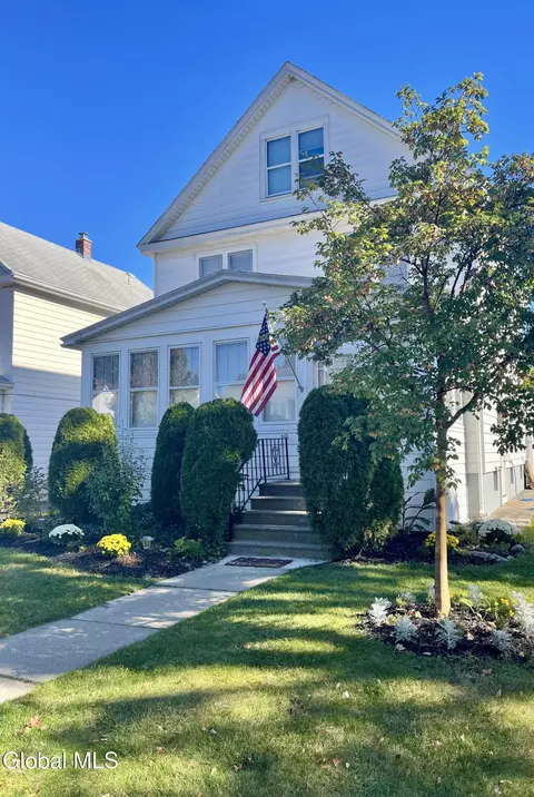 50 Oakwood St, Albany, NY 12208