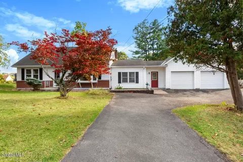 542 Mcchesney Ave Ext, Troy, NY 12180