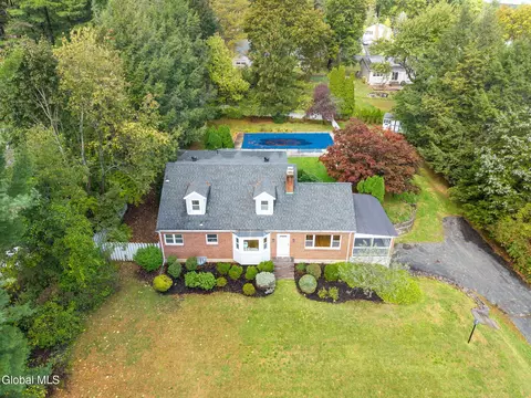 537 Columbia St Ext, Cohoes, NY 12047