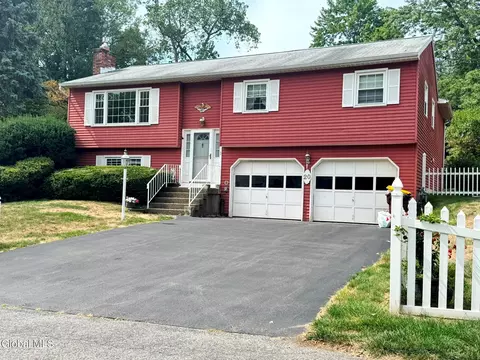 20 Skyline Dr, Latham, NY 12110