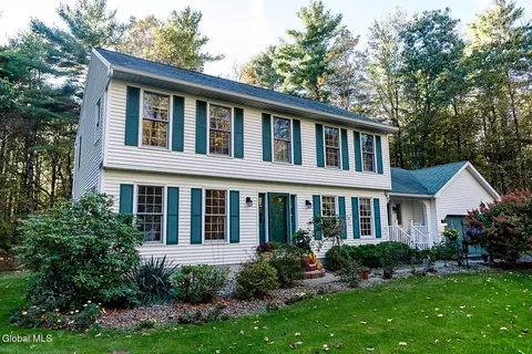 37 Knollwood Dr, Saratoga Springs, NY 12866