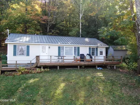 10 Mountain Stream Ln, Edinburg, NY 12134
