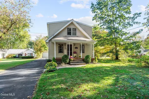 226 Hetcheltown Rd, Schenectady, NY 12302