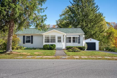 33 S Union St, Cambridge, NY 12816