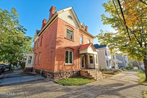 515 16th St, Watervliet, NY 12189