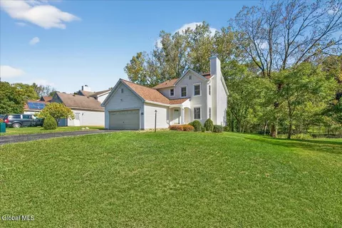 7 Trevor Ct, Clifton Park, NY 12065